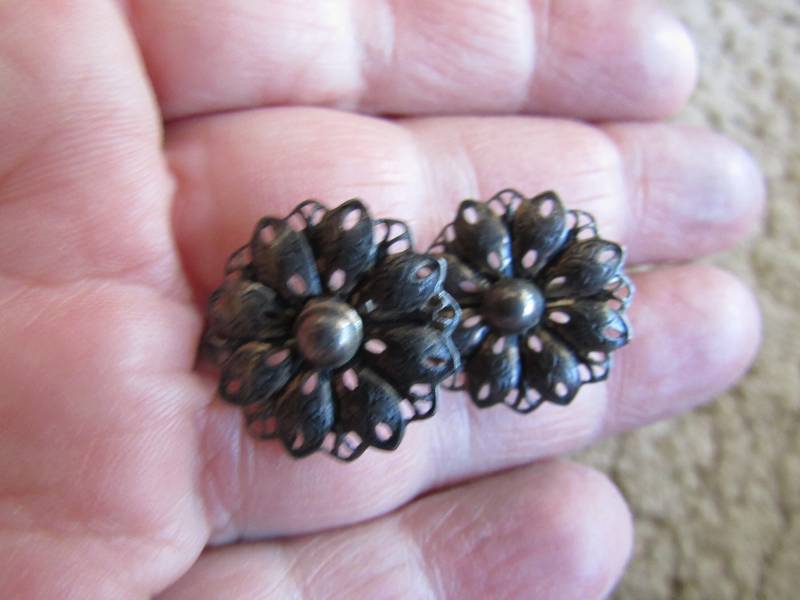 Vintage Sterling Silber Filigrane Screw Back Ohrringe von JGallegosArt