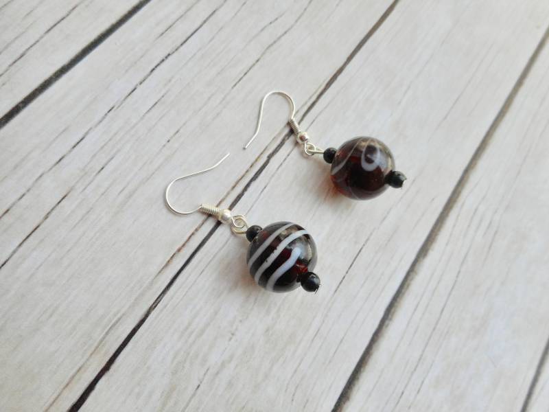 Glas Perlen Ohrringe Dunkelbraun Lampe Arbeit Ornament Stilvolle Damen Schmuck Ungleiche Einzigartiges Geschenk Handgefertigte Accessoires von JHFWBeadsAndFindings