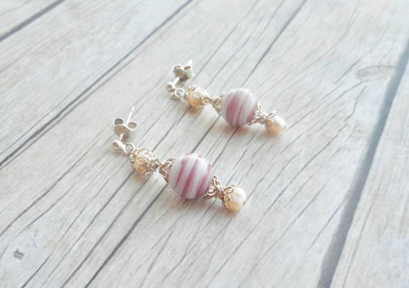 Lila Lampenarbeit Glasperlen Baumelnde Ohrringe Damen Schmuck Echt Silber Cremige Süßwasserperlen Verziert Handgefertigt Schmuck Einzigartiges von JHFWBeadsAndFindings