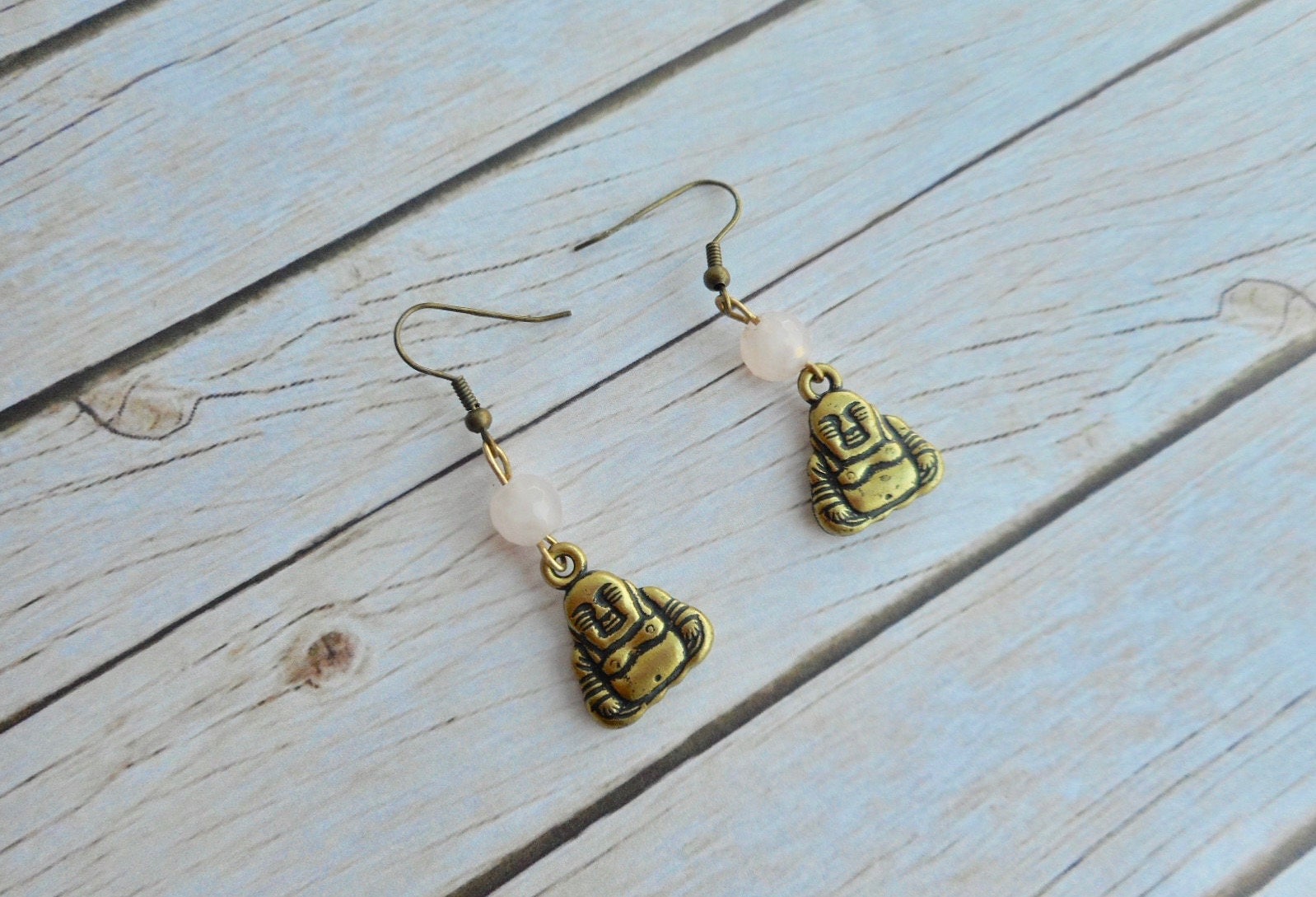 Ohrringe Mit Buddha-Anhängern Und Rosenquarzperlen, Handgefertigt Aus Messing, Damenschmuck Im Boho-stil, Einzigartiges Trendiges Geschenk Für Sie von JHFWBeadsAndFindings