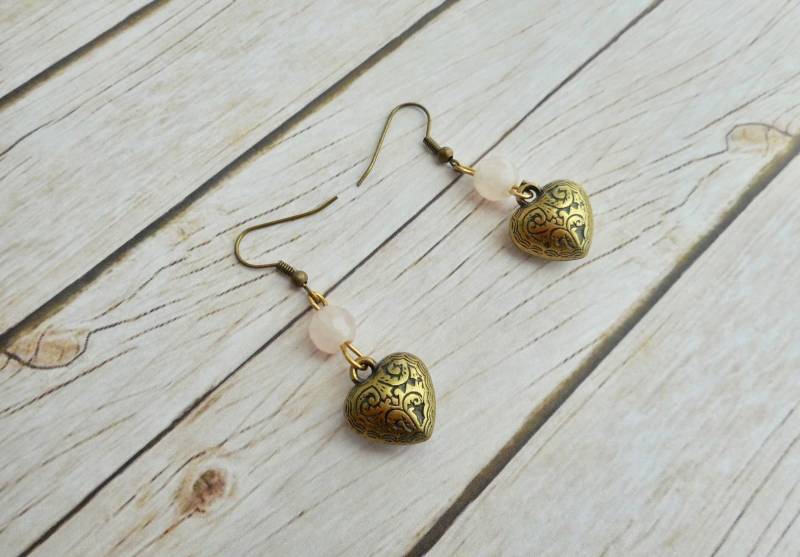 Ohrringe Mit Herzanhängern Aus Messing Und Rosenquarzperlen, Handgefertigter Damenschmuck Im Boho-stil, Einzigartiges Trendiges Geschenk Für Sie von JHFWBeadsAndFindings