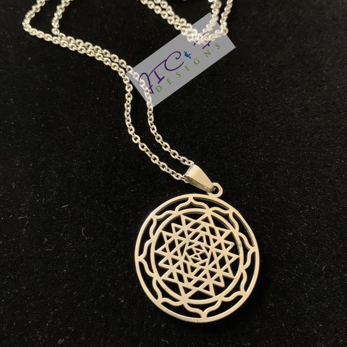 Edelstahl Sri Yantra Halskette Heilige Geometrie Anhänger Edelstahl Sri Yantra Halskette Heilige Geometrie Anhänger von JICFDesigns