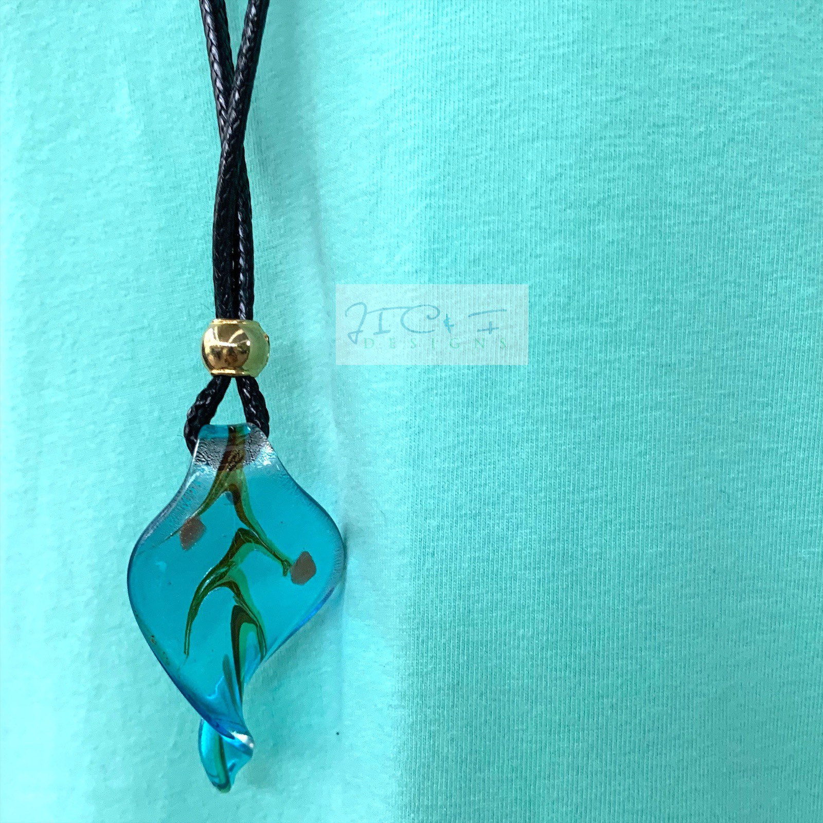 Murano Glas Blatt Anhänger Halskette Lange Schwarze Gewachste Baumwollschnur Murano Glas Blatt Anhänger Halskette Lange Schwarze Gewachste Baumwollschnur von JICFDesigns