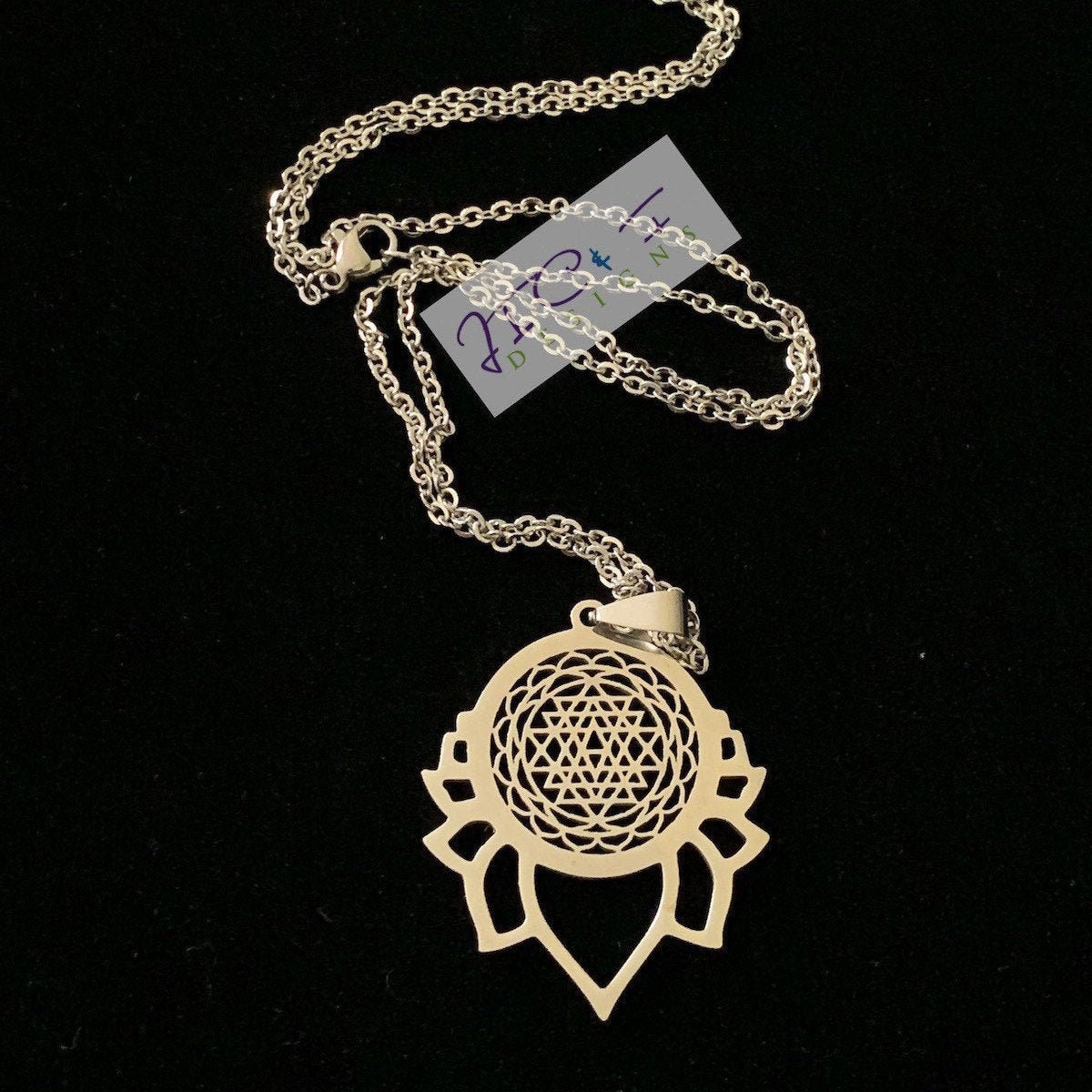 Edelstahl Sri Yantra Lotus Halskette Heilige Geometrie Anhänger Edelstahl Sri Yantra Lotus Halskette Heilige Geometrie Anhänger von JICFDesigns