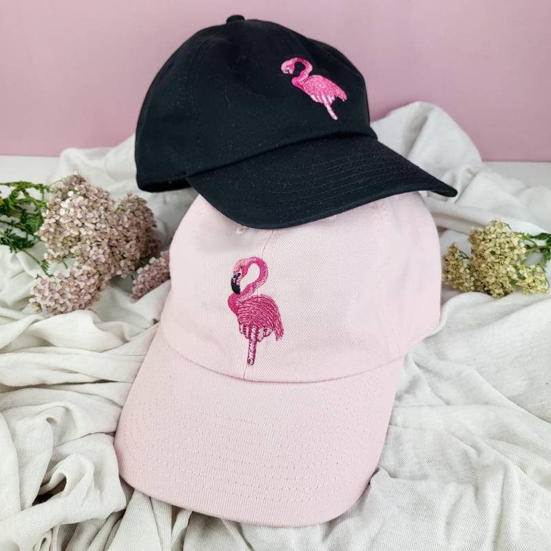 Cap "Flamingo" Geschenk Freundin Lustiges Baseball Mit Mittelfinger Rosa Oder Schwarz Unisex Stickerei Kappe Stick Cap "Flamingo" Geschenk Freundin Lustiges Baseball Mit Mittelfinger Rosa Oder Schwarz Unisex Stickerei Kappe Stick von JIPPIMARIEMALT
