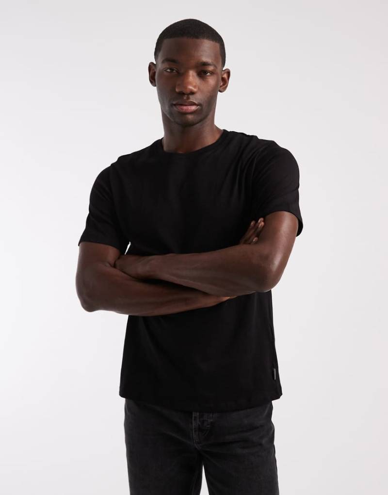 JJ Rebel - Basic-T-Shirt in Schwarz mit Regular-Fit-Passform von JJ Rebel