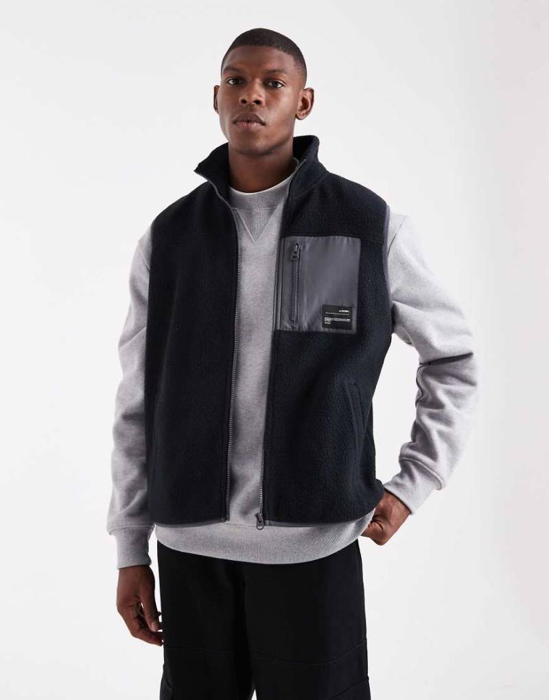 JJ Rebel - Weste aus Teddyfleece in Schwarz mit Reißverschluss von JJ Rebel