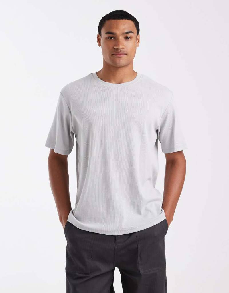 JJ Rebel - Geripptes T-Shirt in Hellgrau von JJ Rebel