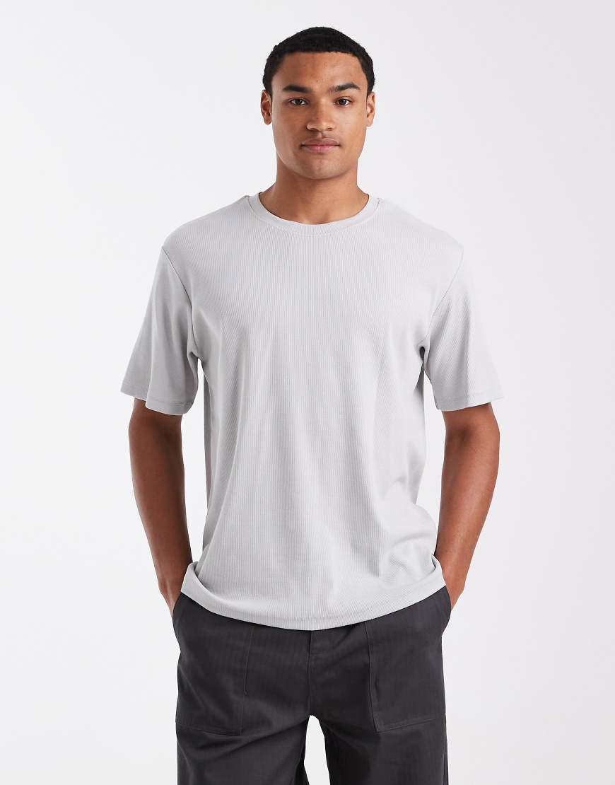 JJ Rebel - Geripptes T-Shirt in Hellgrau von JJ Rebel