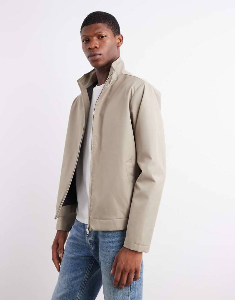 JJ Rebel - Harrington-Jacke in Beige mit Zwei-Wege-Reißverschluss-Neutral JJ Rebel - Harrington-Jacke in Beige mit Zwei-Wege-Reißverschluss-Neutral von JJ Rebel