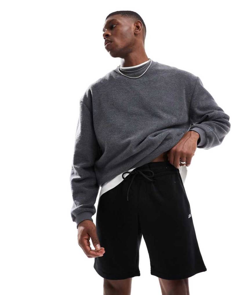 JJ Rebel - Jogging-Shorts in Schwarz von JJ Rebel