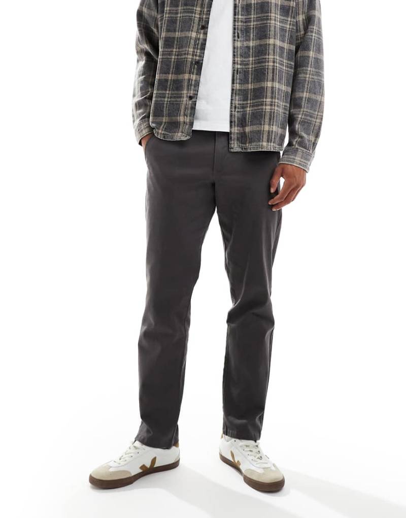 JJ Rebel - Locker geschnittene Chinohose in Grau von JJ Rebel