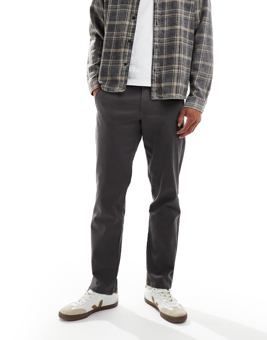 JJ Rebel - Locker geschnittene Chinohose in Grau von JJ Rebel