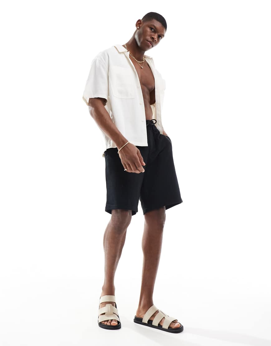 JJ Rebel - Locker geschnittene Shorts aus Jersey in Schwarz von JJ Rebel