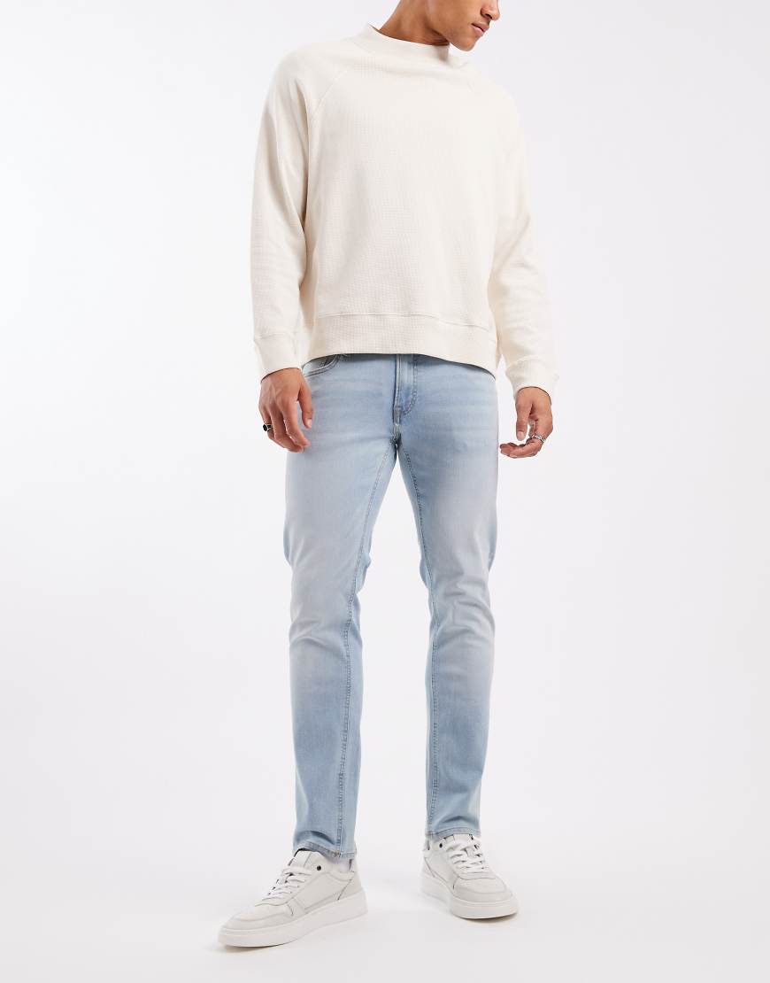 JJ Rebel - Luke - Schmal geschnittene Jeans in heller Vintage-Waschung-Blau von JJ Rebel