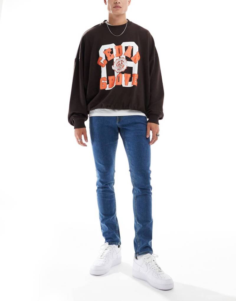 JJ Rebel - Luke - Schmal geschnittene Jeans in mittelblauer Waschung von JJ Rebel