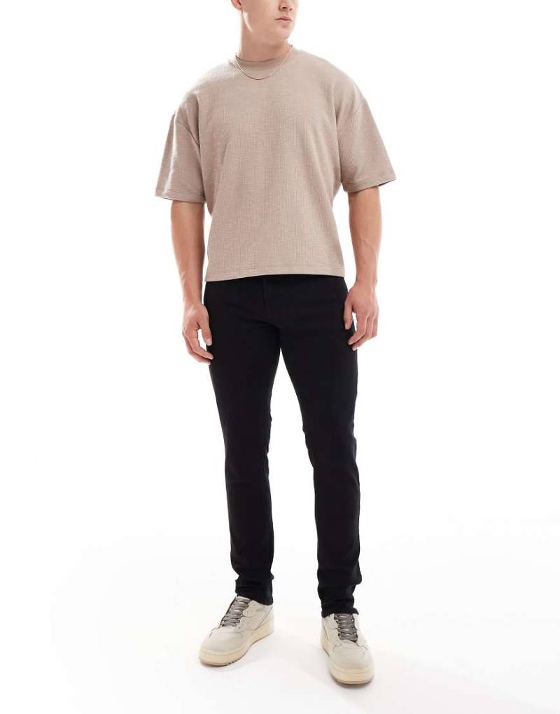 JJ Rebel - Luke - Schmal geschnittene Jeans in schwarzer Waschung von JJ Rebel