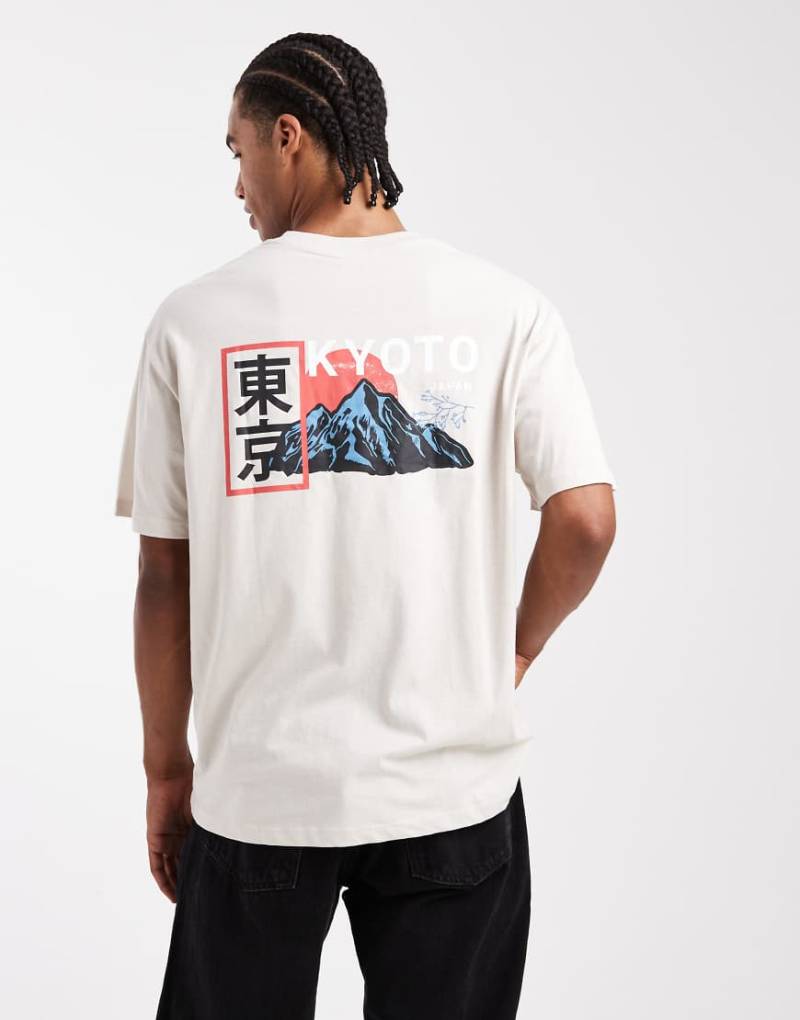 JJ Rebel - Oversize-T-Shirt mit japanischem Rückenprint in Beige-Neutral von JJ Rebel