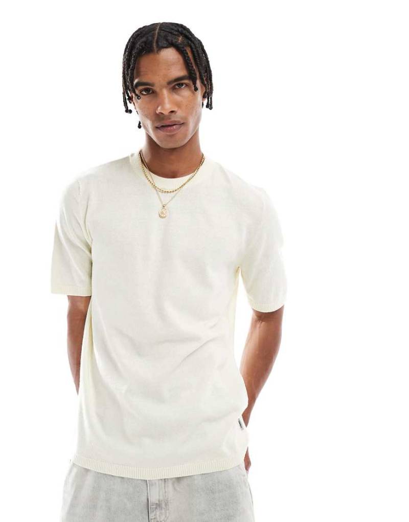 JJ Rebel - T-Shirt aus Strick in Creme-Weiß von JJ Rebel