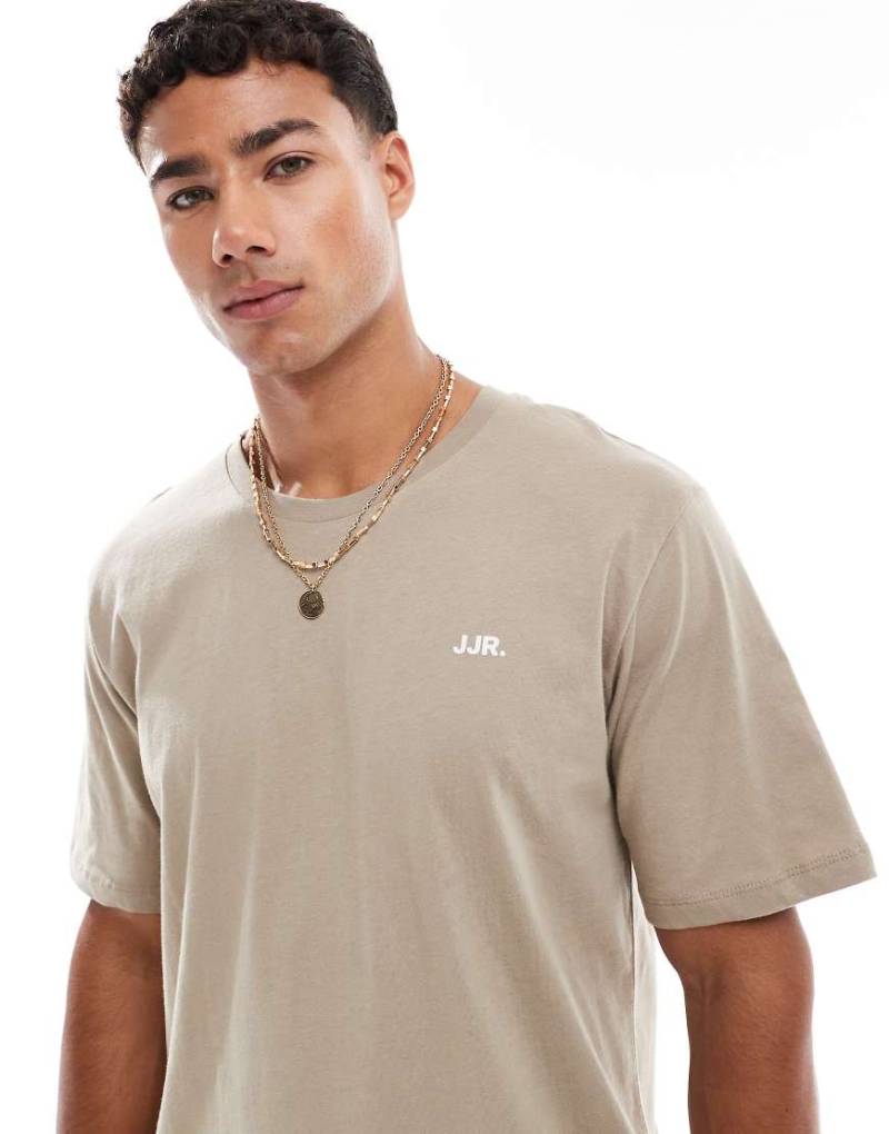 JJ Rebel - T-Shirt in Beige mit Logo auf der Brust-Neutral von JJ Rebel
