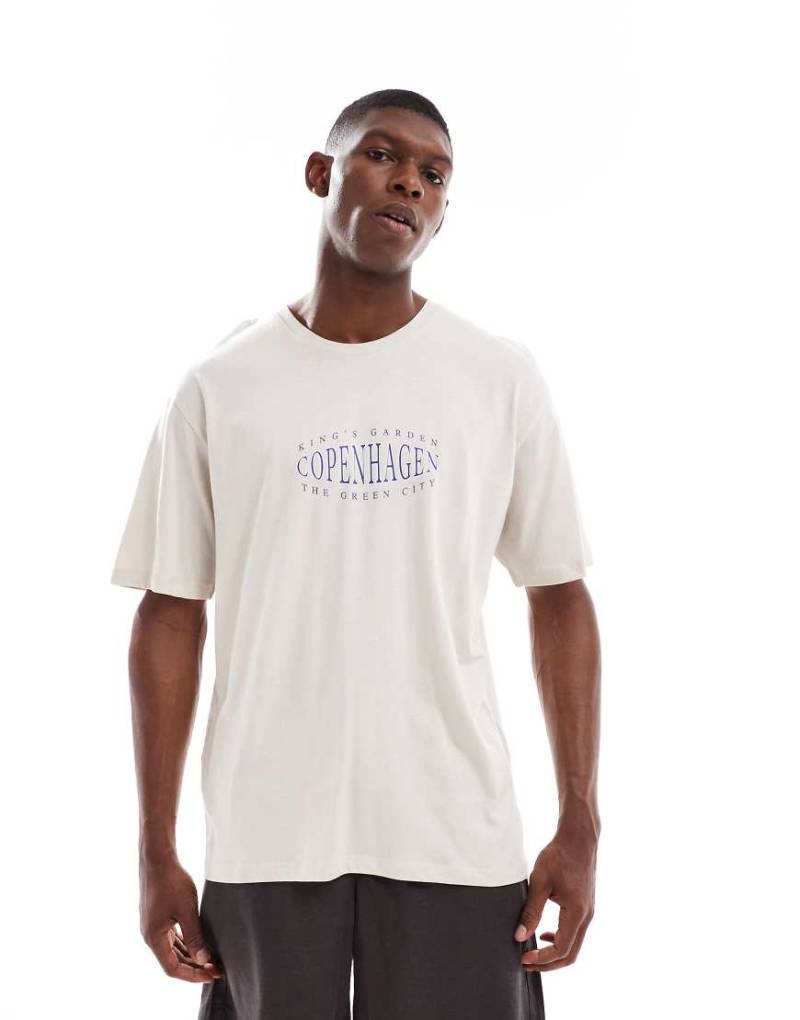 JJ Rebel - T-Shirt in Cremeweiß mit Print auf der Vorderseite von JJ Rebel