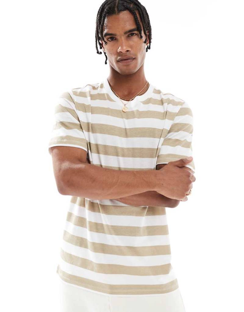 JJ Rebel - T-Shirt in normaler Passform mit Streifen in Creme und Weiß von JJ Rebel