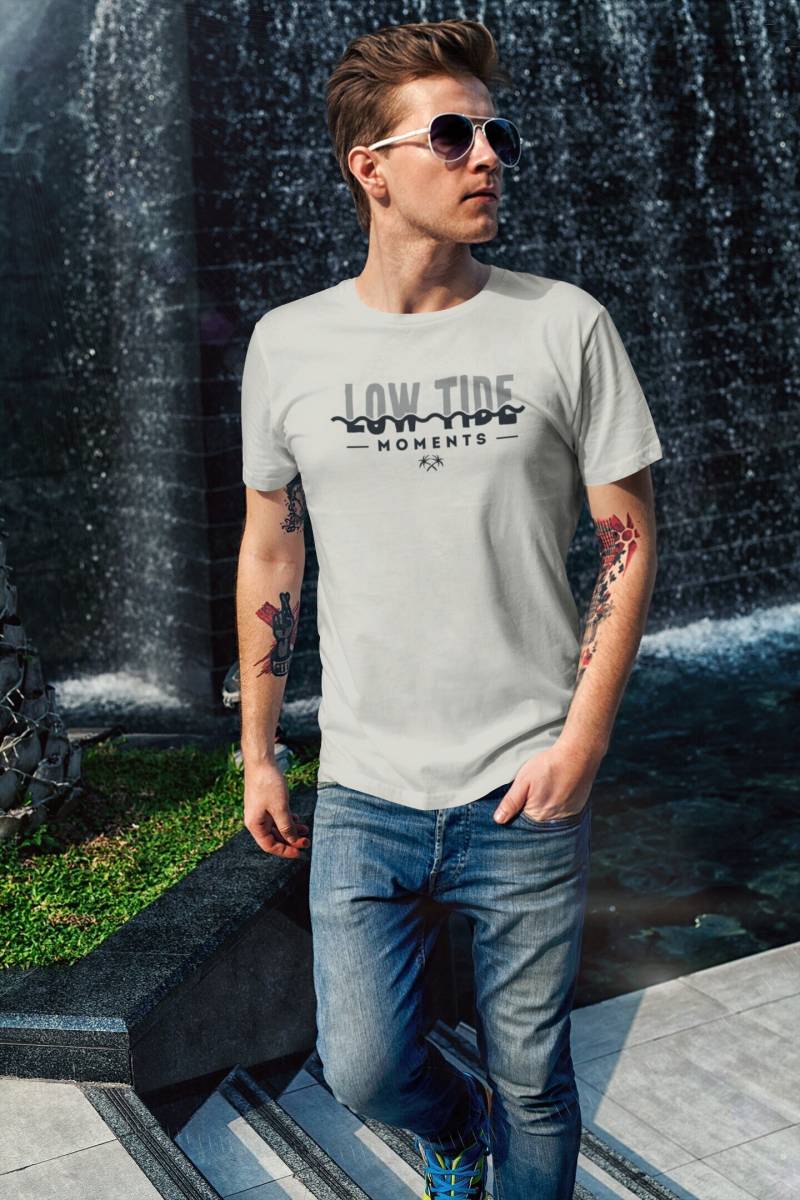 Low Tide Surf T-Shirt Unisex Aus Schwerer Baumwolle Low Tide Surf T-Shirt Unisex Aus Schwerer Baumwolle von JJBQDesignStudio