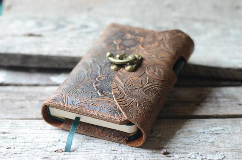 Handgemachte Leder Buchhülle, Unikat Bürobedarf, Buch Hülle, Buch A5/A6 Personalisiert Journal Skizzenbuch Tagebuch von JJNUSALEATHER