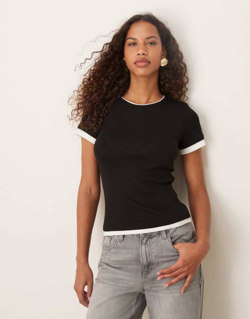 JJXX - Doppellagiges, kurzärmliges T-Shirt in Schwarz von JJXX