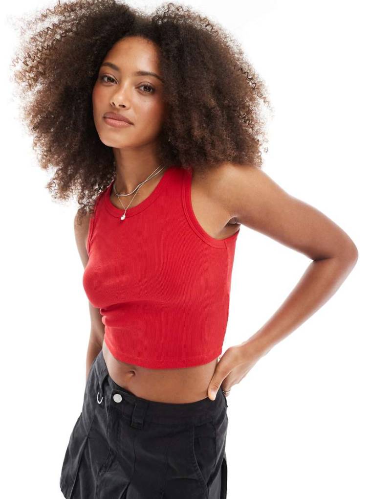 JJXX - Fallon - Geripptes Trägertop in Rot mit kurzem Schnitt von JJXX