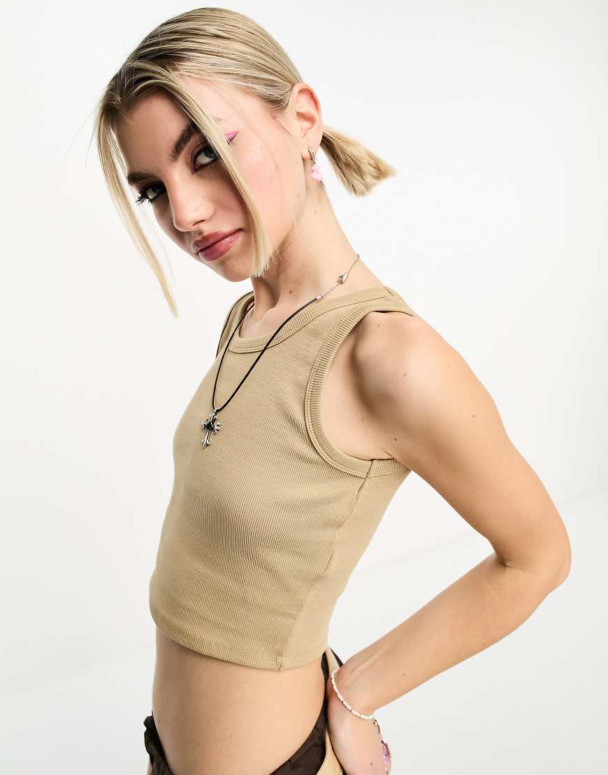 JJXX - Fallon - Geripptes Trägertop mit kurzem Schnitt in Beige-Neutral JJXX - Fallon - Geripptes Trägertop mit kurzem Schnitt in Beige-Neutral von JJXX