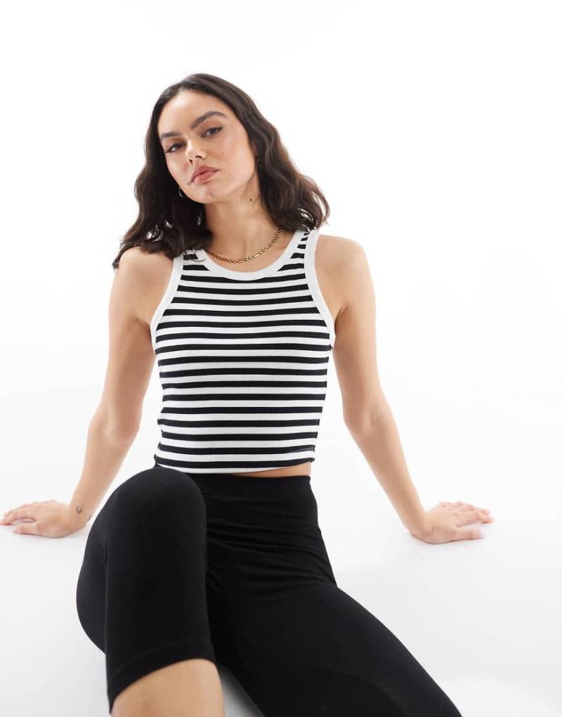 JJXX - Geripptes Trägertop in Schwarz und Weiß gestreift von JJXX