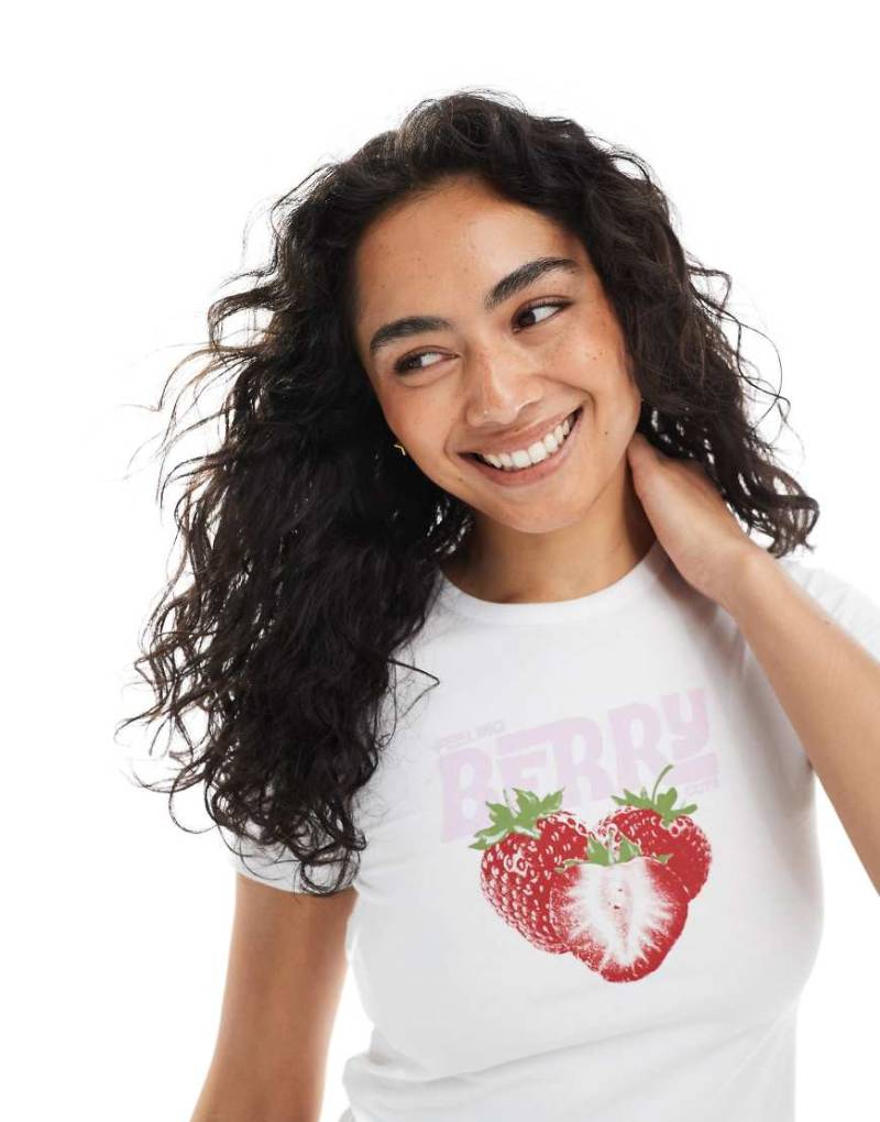 JJXX - Gigi - Knapp geschnittenes T-Shirt in Weiß mit Beeren-Print von JJXX