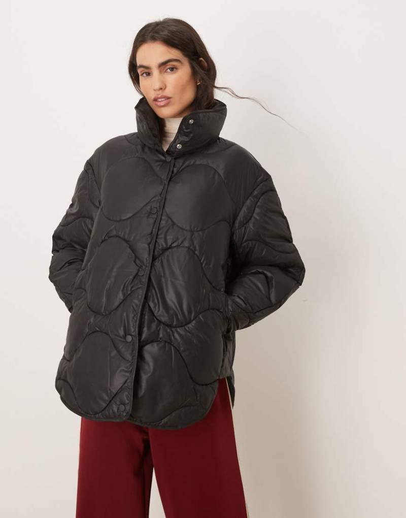 JJXX - Hochgeschlossene Oversize-Steppjacke in Schwarz von JJXX