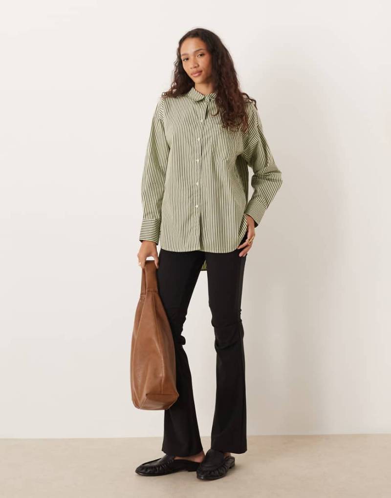 JJXX - Jamie - Oversize-Hemdbluse in gestreiftem Grün von JJXX