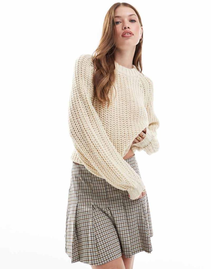 JJXX - Kurz geschnittener Grobstrickpullover in Buttermilch-Weiß JJXX - Kurz geschnittener Grobstrickpullover in Buttermilch-Weiß von JJXX