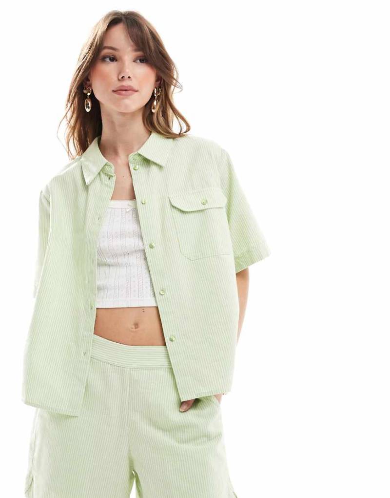 JJXX - Kurzes Hemd in Grün gestreift mit Oversize-Schnitt, Kombiteil von JJXX