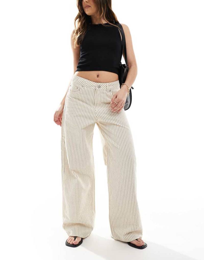 JJXX - Tokyo - Gestreifte Jeans in Cremeweiß und Schwarz mit weitem Schnitt JJXX - Tokyo - Gestreifte Jeans in Cremeweiß und Schwarz mit weitem Schnitt von JJXX
