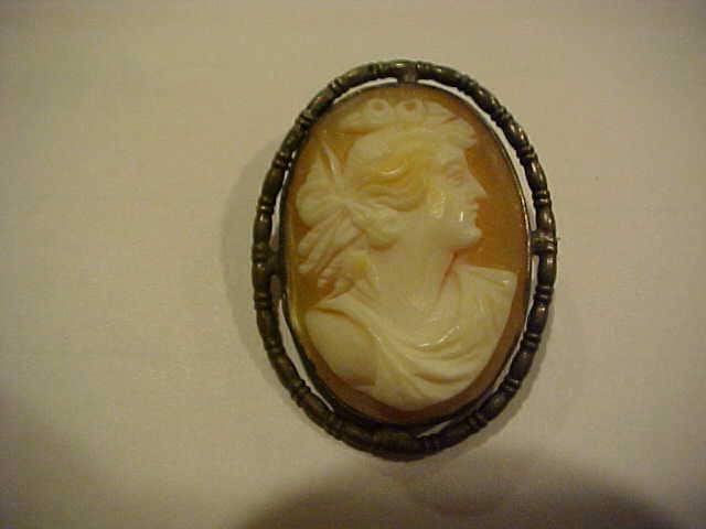 Vintage Schale Cameo Pin/Brosche Aus Einer Dame in Hand Punziert Silbernen Einstellung von JJsGoodBuys