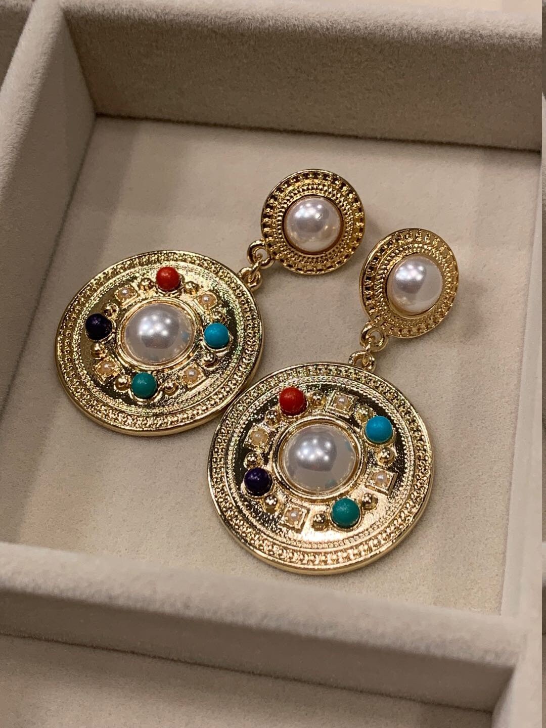 Barockmedaillon Ohrringe, Gold Perle Ohrring, Statement Geschenk Für Sie Barockmedaillon Ohrringe, Gold Perle Ohrring, Statement Geschenk Für Sie von JJsVelvetBox