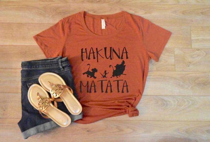 Hakuna Matata Shirt Hakuna Matata Shirt von JJtwindesigns