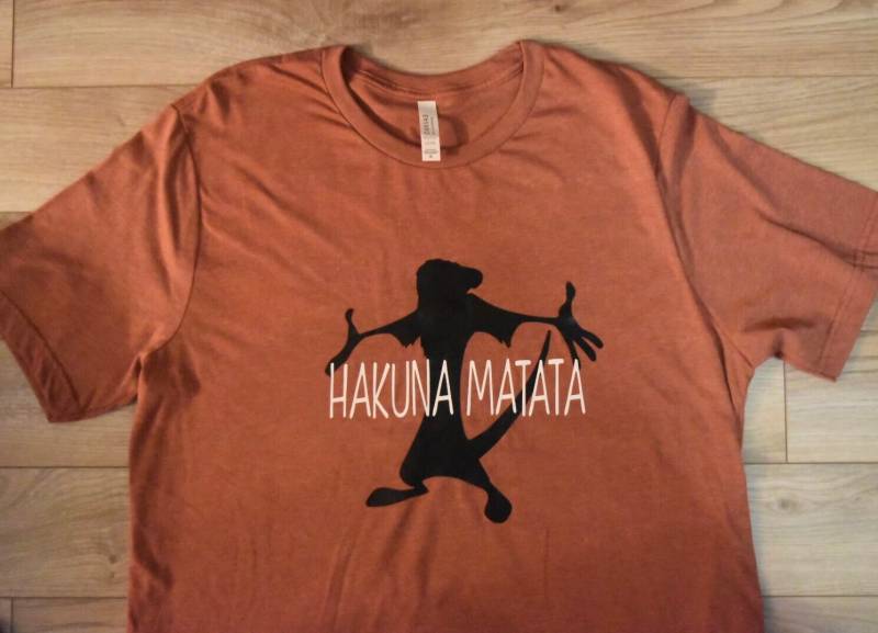 Hakuna Matata Shirt Hakuna Matata Shirt von JJtwindesigns