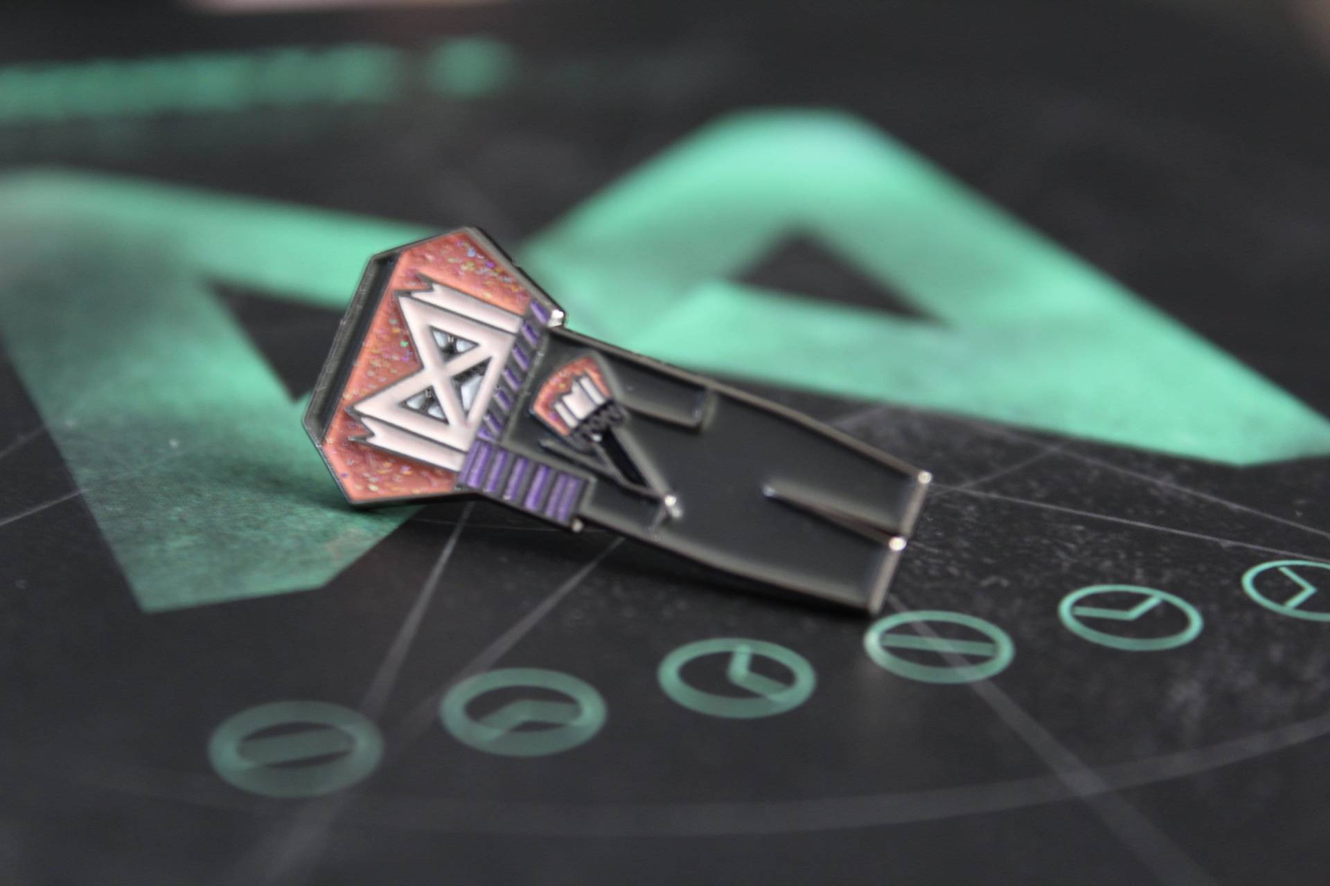 Monsta X Lightstick Pins Abzeichen | Mondungie Glow in The Dark von JKCharms1