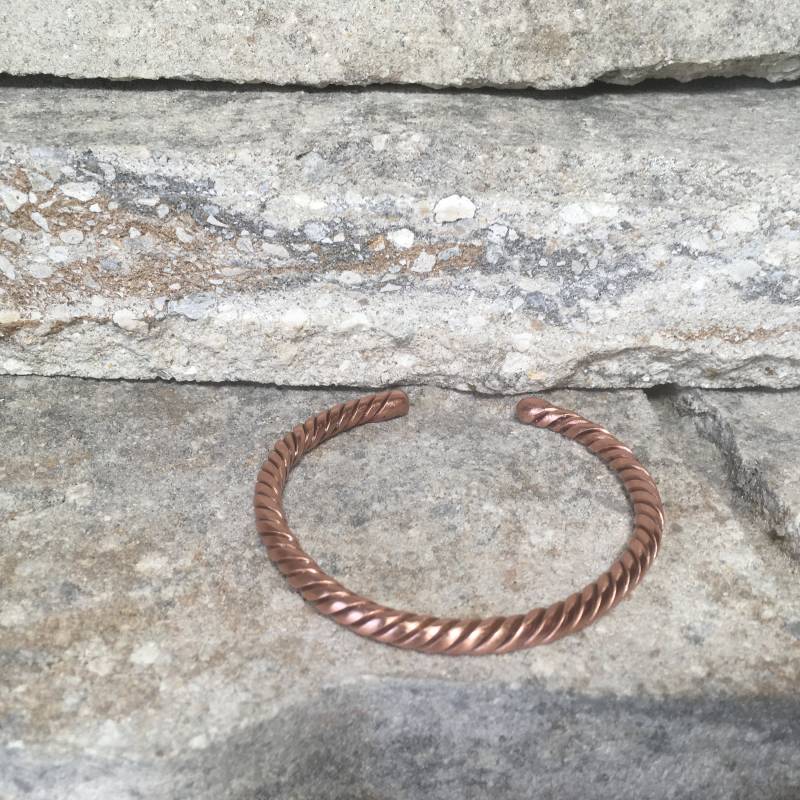 Dünne Twisted Wire Kupfer Armreif Dünne Twisted Wire Kupfer Armreif von JKMJewelryDesigns