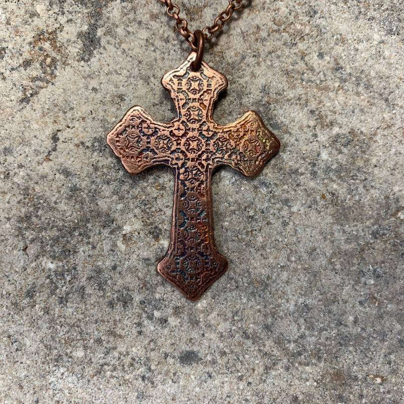 Einzigartige Geätzt Und Flamme Lackiertem Kupfer Gothic Kreuz Einzigartige Geätzt Und Flamme Lackiertem Kupfer Gothic Kreuz von JKMJewelryDesigns