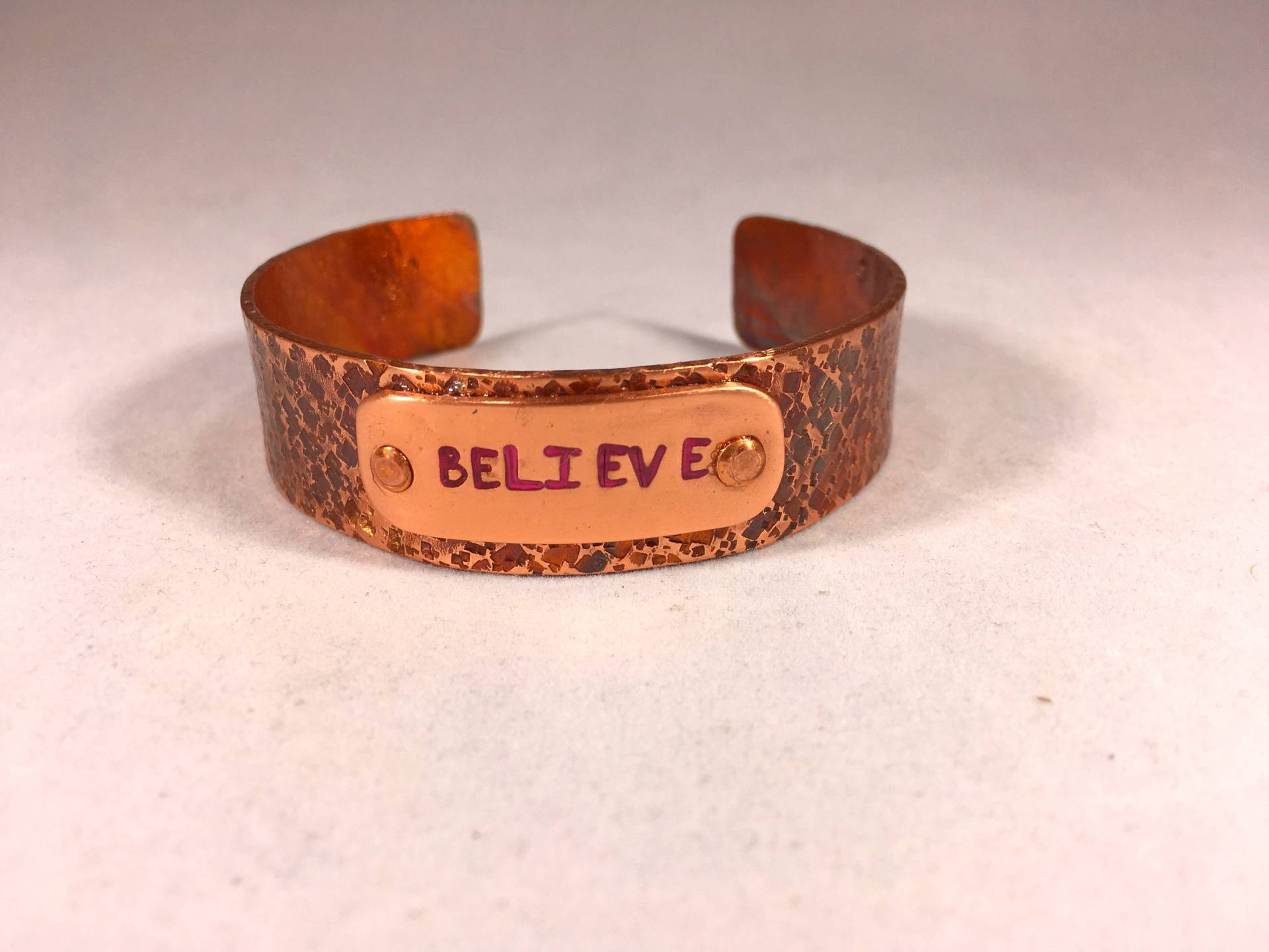 Glaube An Kupfer Tag Auf Gehämmert Flamme Bemalt Kupfernen Armband Glaube An Kupfer Tag Auf Gehämmert Flamme Bemalt Kupfernen Armband von JKMJewelryDesigns