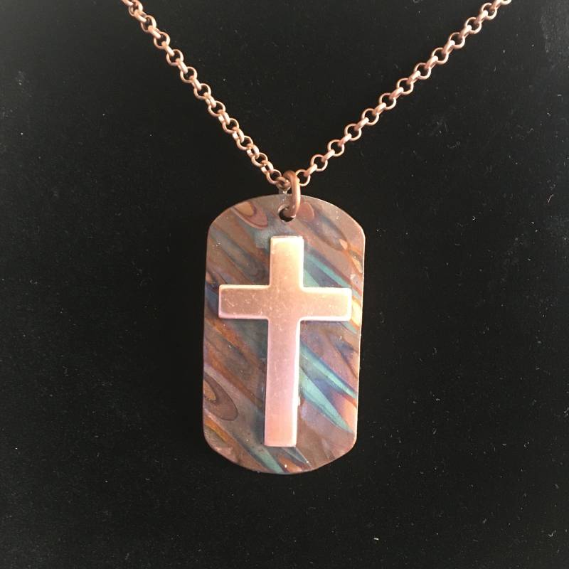 Leicht Gehämmert Und Flamme Bemalt Hundemarke Mit Kupfer-Kreuz Leicht Gehämmert Und Flamme Bemalt Hundemarke Mit Kupfer-Kreuz von JKMJewelryDesigns