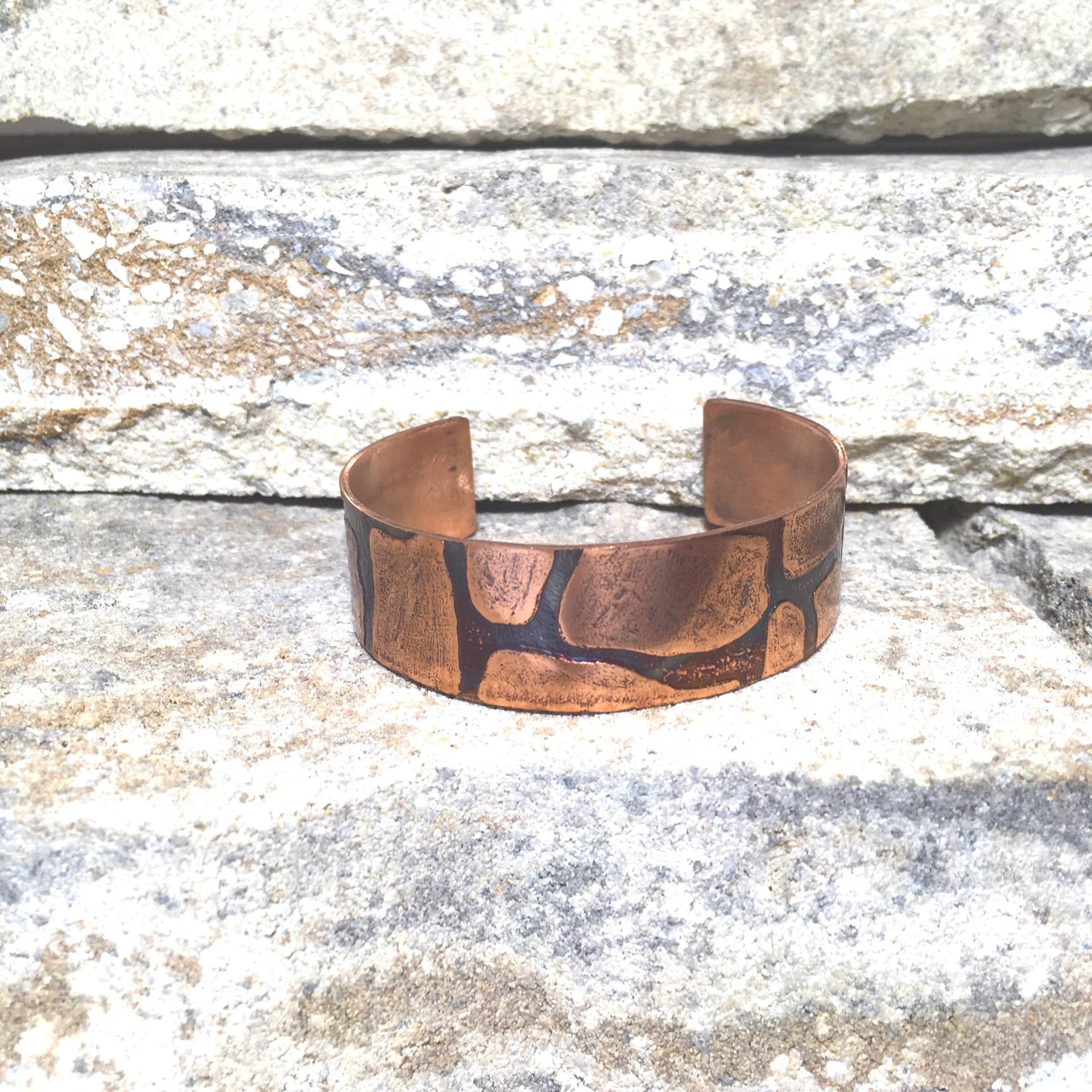 Pflastersteine - Geätzt Und Flamme Gemalt Kupfer Armreif Pflastersteine - Geätzt Und Flamme Gemalt Kupfer Armreif von JKMJewelryDesigns