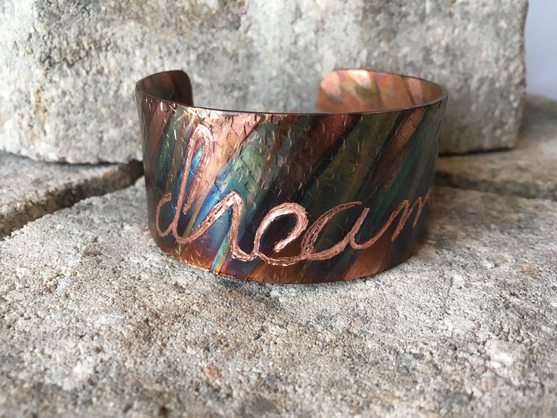 Traum Auf Schönen Eingraviert Gehämmert Und Flamme Lackiertem Kupfer Armreif Traum Auf Schönen Eingraviert Gehämmert Und Flamme Lackiertem Kupfer Armreif von JKMJewelryDesigns