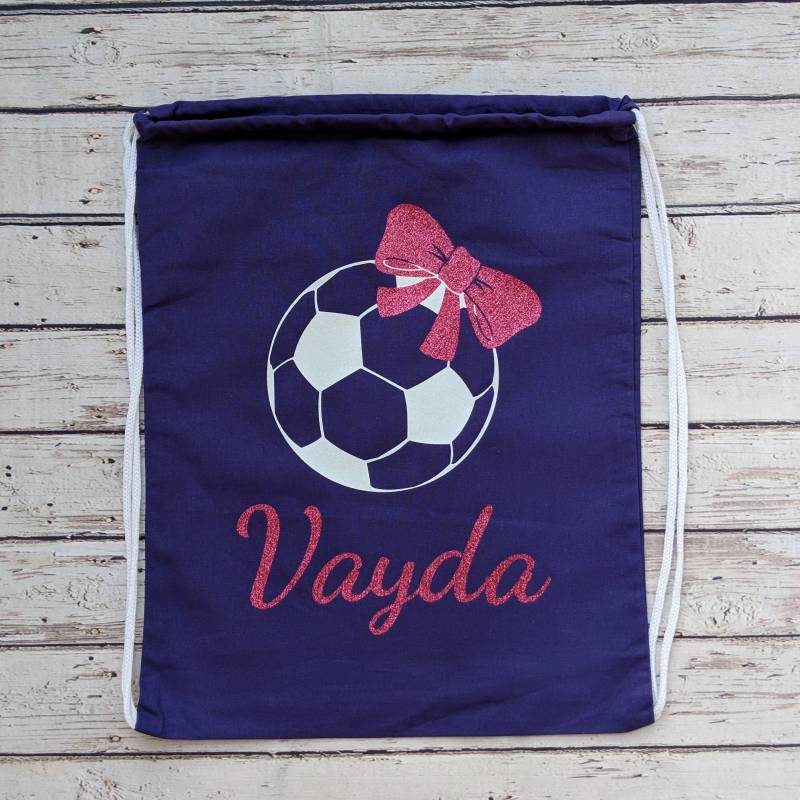 Personalisierte Mädchen-Fußball-Kordelzugtasche Personalisierte Mädchen-Fußball-Kordelzugtasche von JKSKboutique